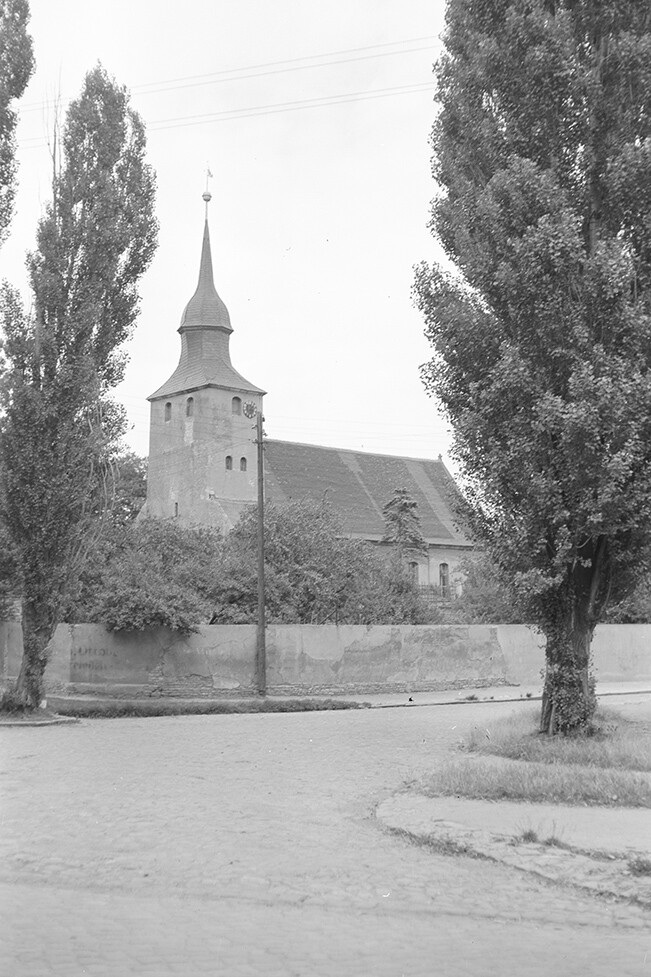 Eickendorf (Bördeland), Ortsansicht mit Kirche (Heimatverein "Alter Krug" Zossen e.V. CC BY-NC-SA)