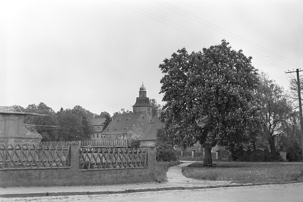 Glaubitz, Ortsansicht 1, mit Schloss Glaubitz im Hintergrund (Heimatverein "Alter Krug" Zossen e.V. CC BY-NC-SA)