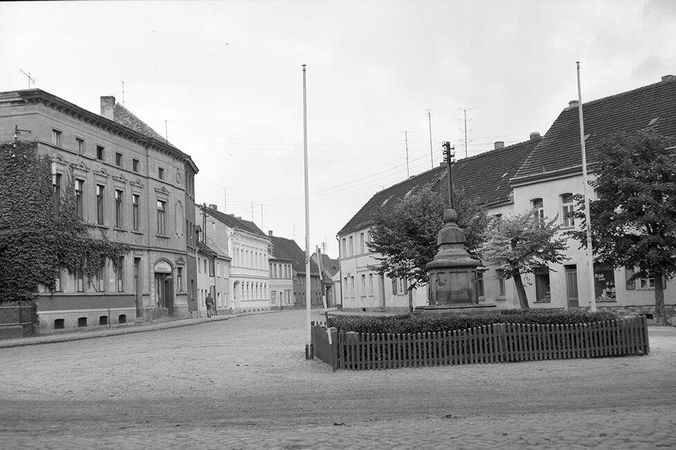 Gröbzig, Leninplatz/Marktplatz, Ansicht 2 (Heimatverein "Alter Krug" Zossen e.V. CC BY-NC-SA)