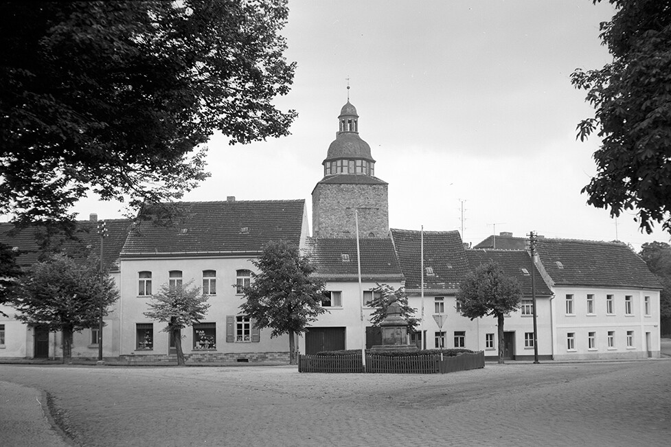 Gröbzig, Leninplatz/Marktplatz, Ansicht 3 (Heimatverein "Alter Krug" Zossen e.V. CC BY-NC-SA)