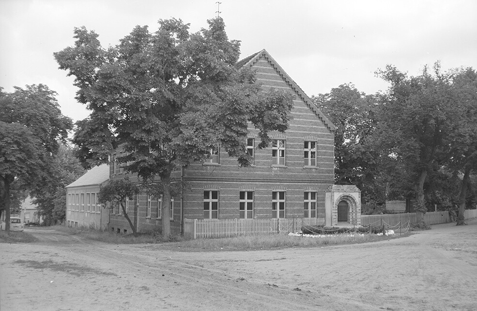 Gusow, Schule, Ansicht 2 (Heimatverein "Alter Krug" Zossen e.V. CC BY-NC-SA)