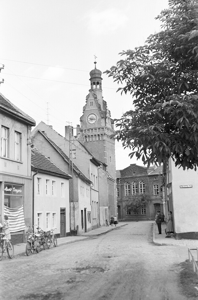 Güsten, Ortsansicht 2 mit Rathaus (Heimatverein "Alter Krug" Zossen e.V. CC BY-NC-SA)