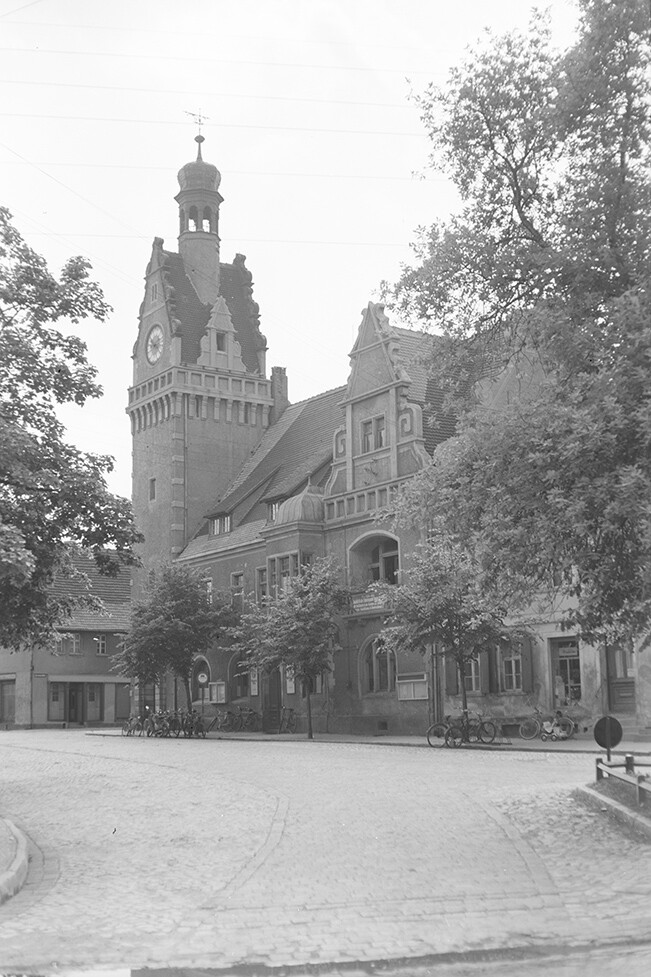 Güsten, Ortsansicht 3 mit Rathaus (Heimatverein "Alter Krug" Zossen e.V. CC BY-NC-SA)