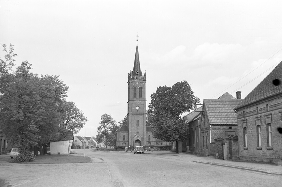 Holzdorf (Jessen), Ortsansicht 3 mit Dorfkirche (Heimatverein "Alter Krug" Zossen e.V. CC BY-NC-SA)
