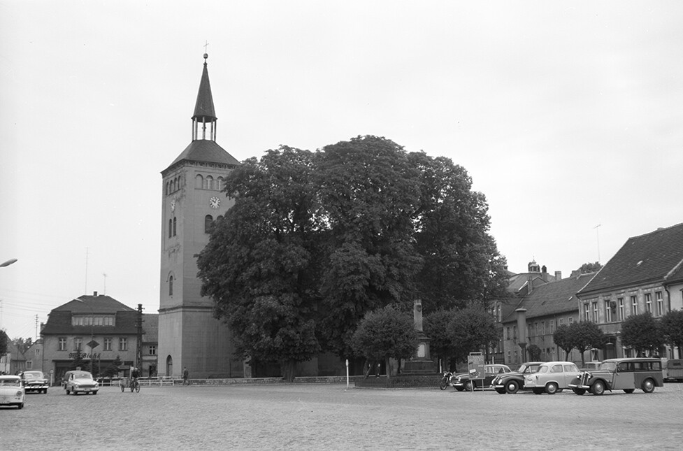Jessen (Elster), Marktplatz mit Pfarrkirche St.-Nikolai, Ansicht 1 (Heimatverein "Alter Krug" Zossen e.V. CC BY-NC-SA)