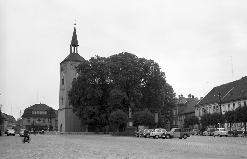 Jessen (Elster), Marktplatz mit Pfarrkirche St.-Nikolai, Ansicht 2 (Heimatverein "Alter Krug" Zossen e.V. CC BY-NC-SA)