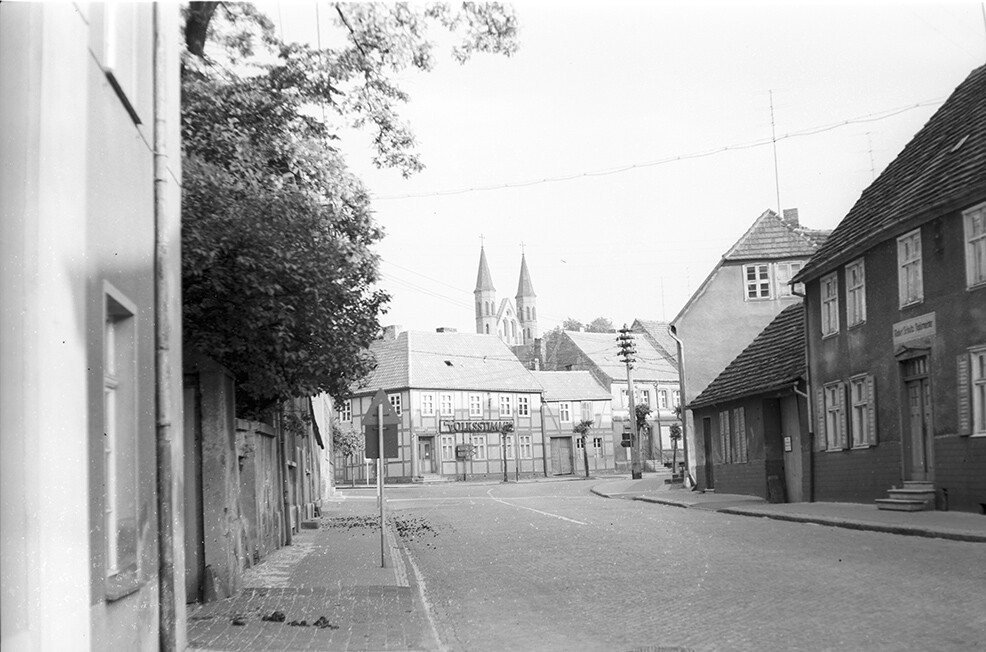 Kyritz, Ortsansicht 4 mit St. Marien Kirche und Gebäude der Volksstimme (Heimatverein "Alter Krug" Zossen e.V. CC BY-NC-SA)