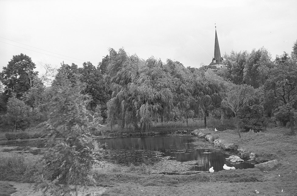 Langenweddingen, Bach Sülze mit Kirche St. Georg, Ansicht 1 (Heimatverein "Alter Krug" Zossen e.V. CC BY-NC-SA)
