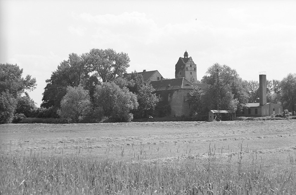Löderburg, Ortsansicht 6 mit Blick auf Schloss Gänsefurth (Heimatverein "Alter Krug" Zossen e.V. CC BY-NC-SA)