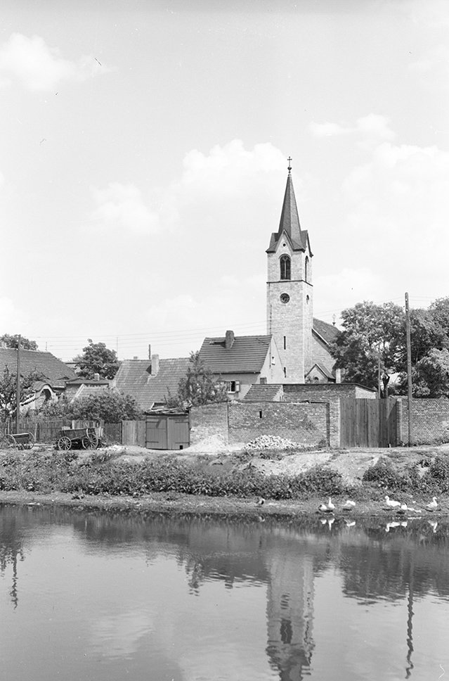 Löderburg, Ortsansicht 8, Bode und evangelische Kirche (Heimatverein "Alter Krug" Zossen e.V. CC BY-NC-SA)