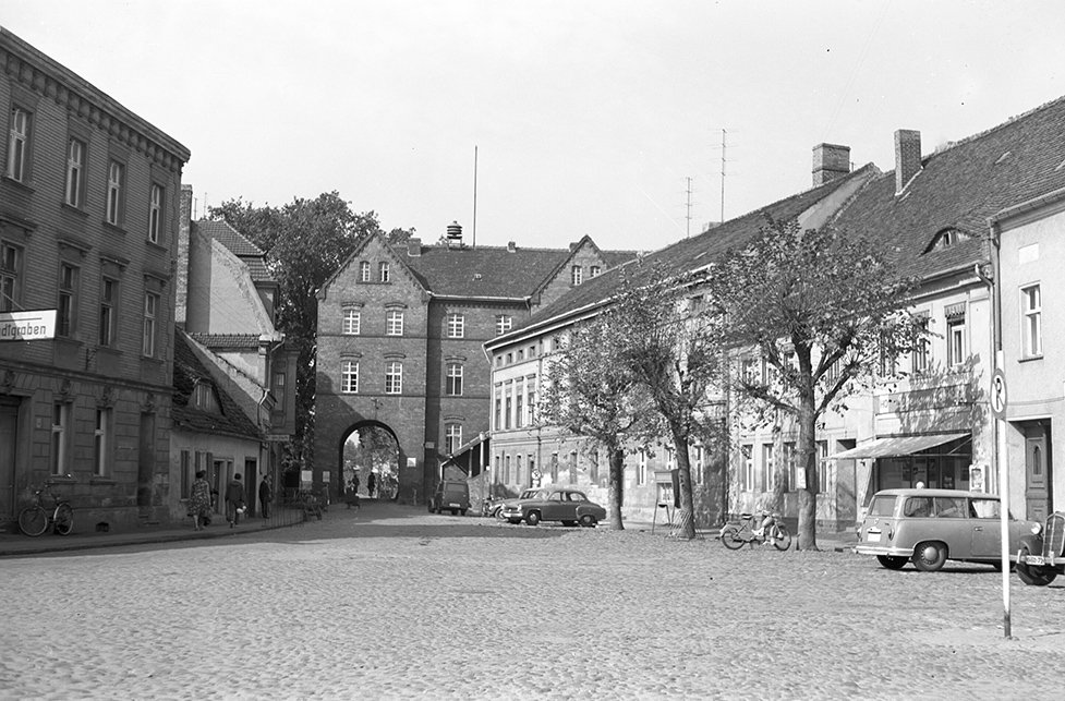 Lübbenau, Ortsansicht 1 mit Torhaus (Heimatverein "Alter Krug" Zossen e.V. CC BY-NC-SA)