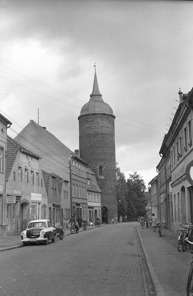 Luckau, Ortsansicht 4 mit Roter Turm (Heimatverein "Alter Krug" Zossen e. V. CC BY-NC-SA)