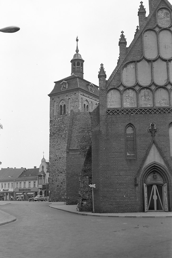 Luckenwalde, St. Johanniskirche und Marktturm. Ansicht 2 (Heimatverein "Alter Krug" Zossen e. V. CC BY-NC-SA)