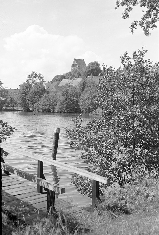 Lychen, Lychener Stadtsee mit Blick auf Evangelische Kirche St. Johannes, Ansicht 2 (Heimatverein "Alter Krug" Zossen e. V. CC BY-NC-SA)
