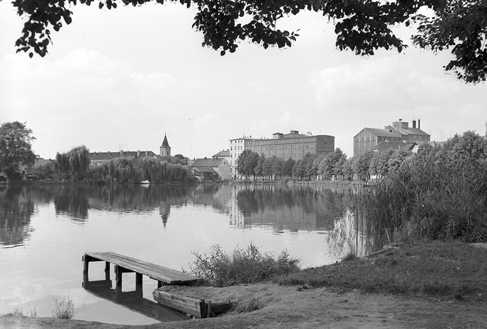 Müllrose, Müllroser See mit Blick auf Müllroser Mühle und Müllroser Kirche, Ansicht 2 (Heimatverein "Alter Krug" Zossen e. V. CC BY-NC-SA)