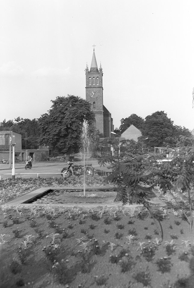 Müncheberg, Stadtmauerpark mit Stadtkirche (Heimatverein "Alter Krug" Zossen e. V. CC BY-NC-SA)