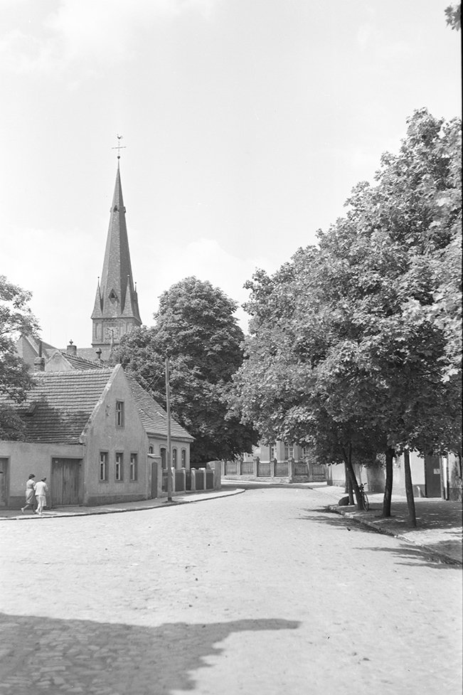 Neundorf, Ortsansicht 1 mit Evangelische Kirche St. Petri und Pauli (Heimatverein "Alter Krug" Zossen e. V. CC BY-NC-SA)