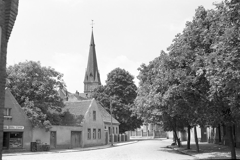Neundorf, Ortsansicht 2 mit Evangelische Kirche St. Petri und Pauli (Heimatverein "Alter Krug" Zossen e. V. CC BY-NC-SA)