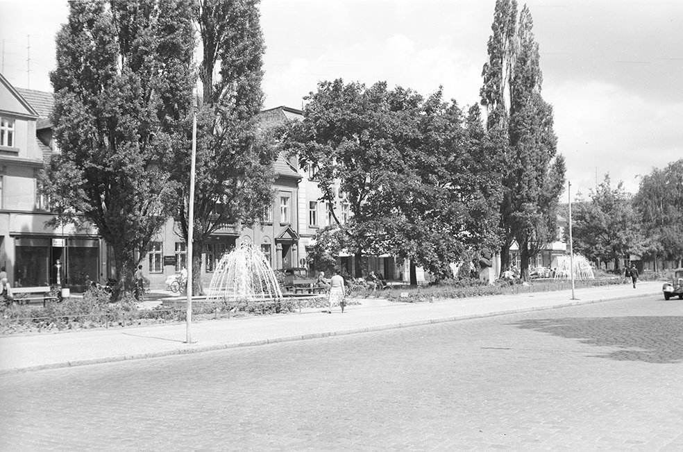 Neuruppin, Springbrunnen Karl-Marx-Straße, Ansicht 2 (Heimatverein "Alter Krug" Zossen e. V. CC BY-NC-SA)