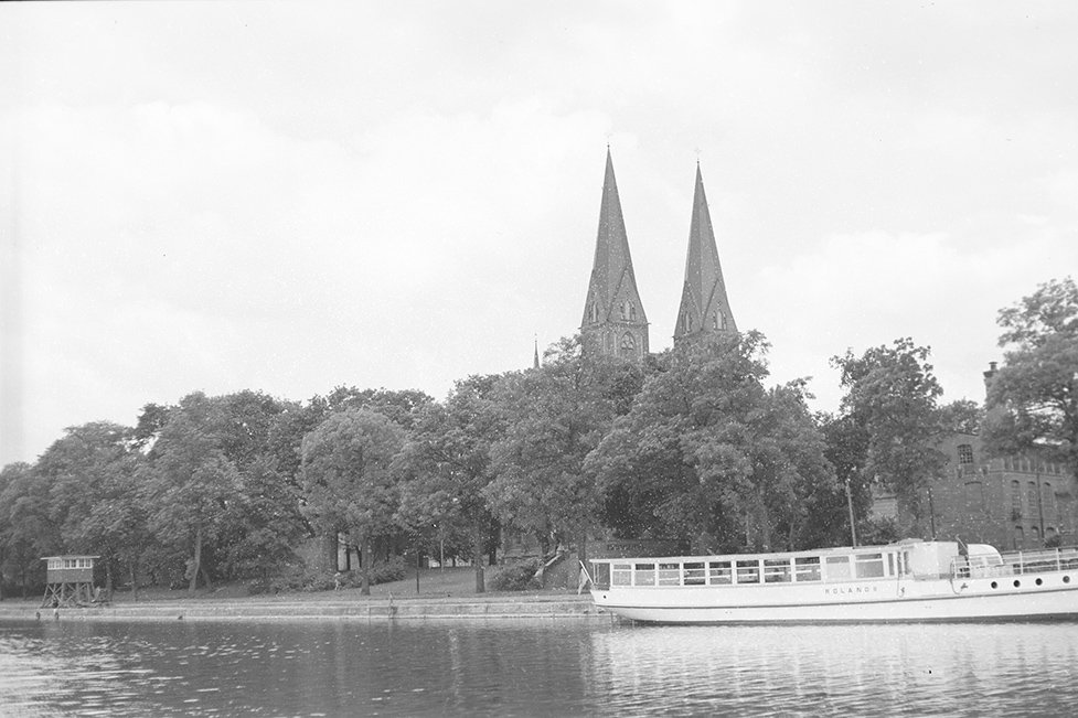 Neuruppin, Schifffahrtsanlegestelle mit Klosterkirche St. Trinitatis, Ansicht 3 (Heimatverein "Alter Krug" Zossen e. V. CC BY-NC-SA)