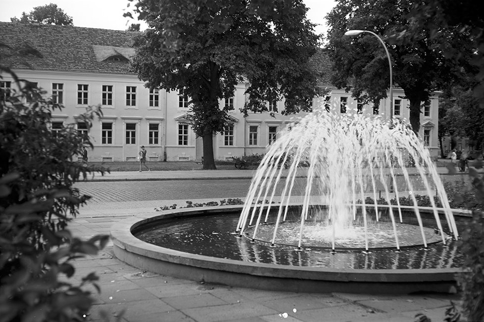 Neuruppin, Springbrunnen Karl-Marx-Straße, Ansicht 5 (Heimatverein "Alter Krug" Zossen e. V. CC BY-NC-SA)