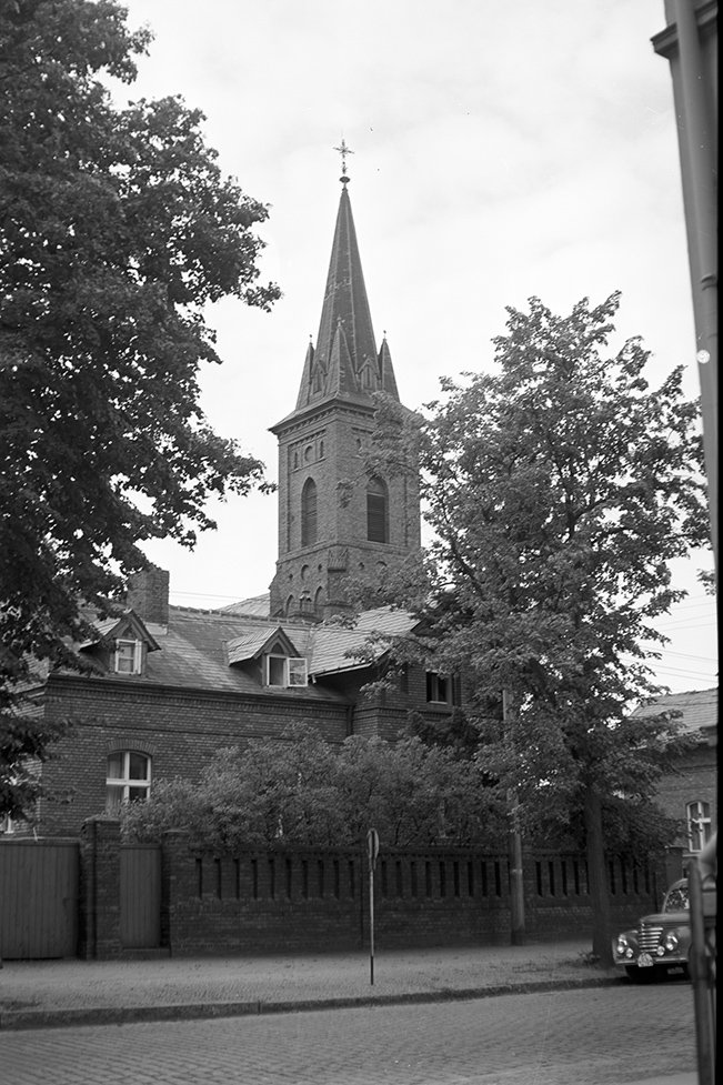 Neuruppin, Ortsansicht 9 mit katholischer Herz-Jesu-Kirche (Heimatverein "Alter Krug" Zossen e. V. CC BY-NC-SA)