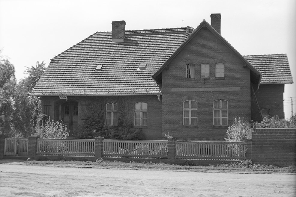 Nunsdorf, ehemalige Schule jetzt Arztpraxis (Heimatverein "Alter Krug" Zossen e. V. CC BY-NC-SA)