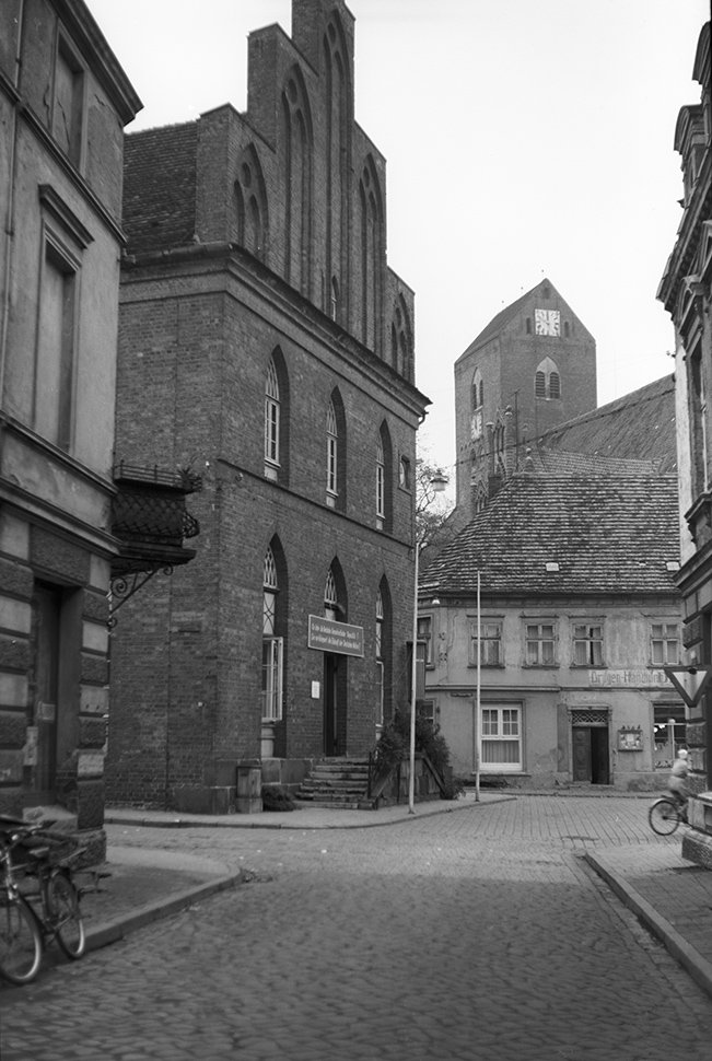 Parchim, Ortsansicht 6 mit Rathaus und St. Georgen-Kirche (Heimatverein "Alter Krug" Zossen e. V. CC BY-NC-SA)
