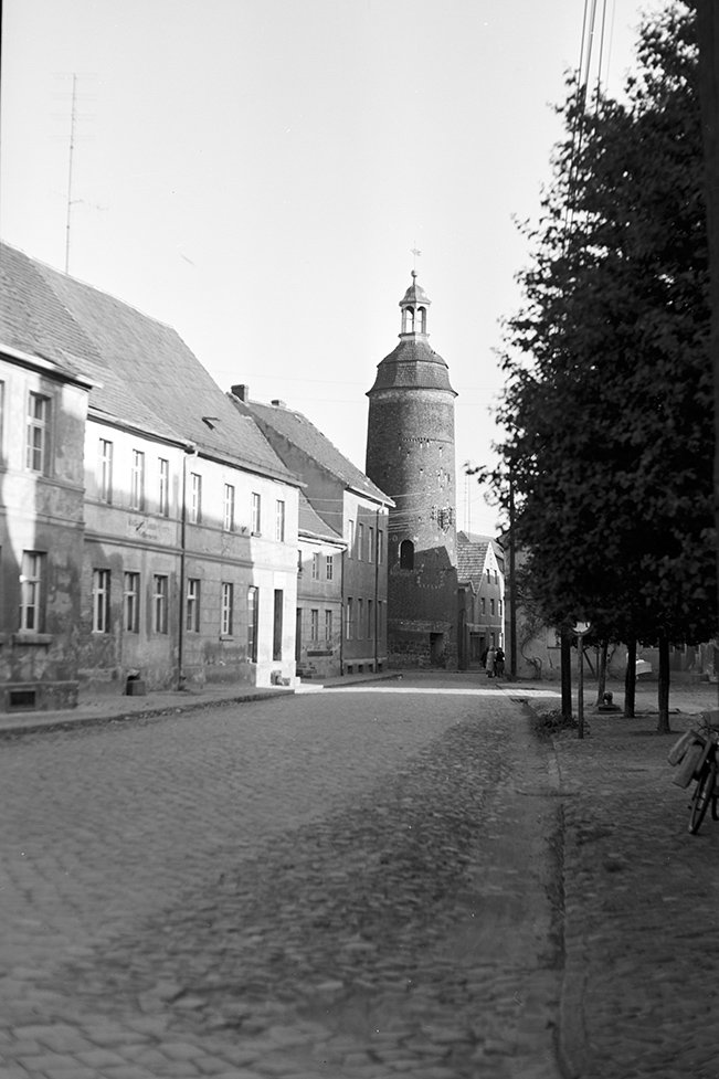 Prettin, Ortsansicht 3 mit Lichtenburger Torturm (Heimatverein "Alter Krug" Zossen e. V. CC BY-NC-SA)