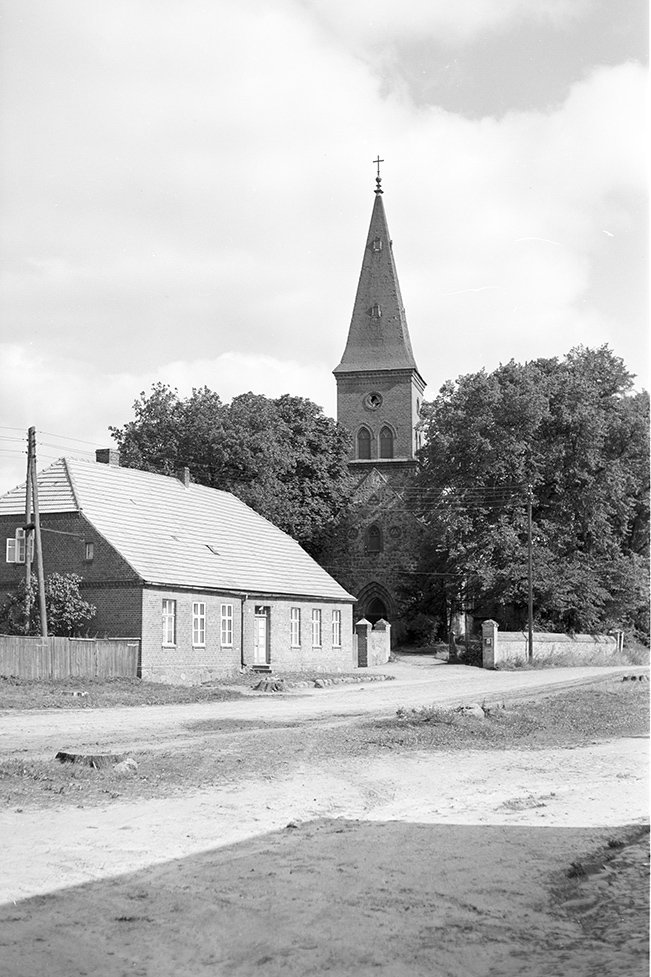 Ringenwalde, Ortsansicht 3 mit Dorfkirche (Heimatverein "Alter Krug" Zossen e. V. CC BY-NC-SA)