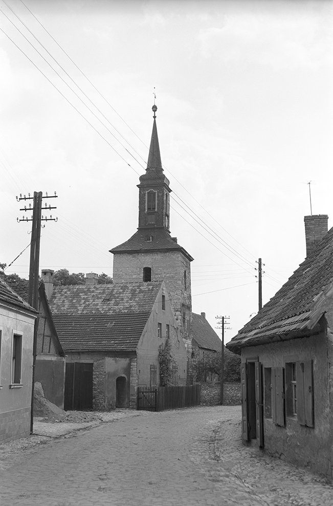 Schneidlingen, Ortsansicht 1 mit Sankt-Sixti-Kirche (Heimatverein "Alter Krug" Zossen e. V. CC BY-NC-SA)