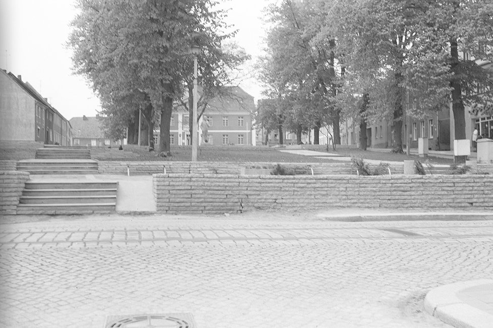 Strausberg, Ortsansicht 10, Altes Rathaus mit Lenindenkmal (Heimatverein "Alter Krug" Zossen e. V. CC BY-NC-SA)
