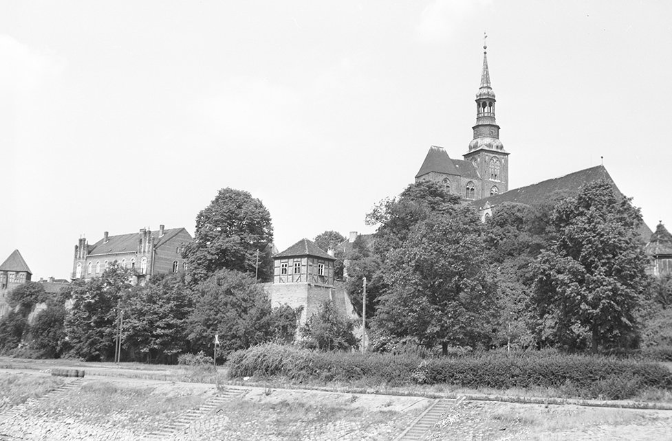 Tangermünde, St. Stephan Kirche mit Elbtor, Ansicht 1 (Heimatverein "Alter Krug" Zossen e. V. CC BY-NC-SA)
