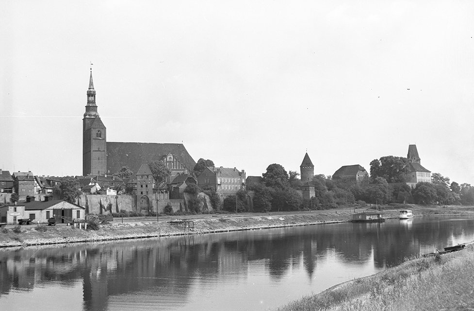 Tangermünde, Stadtansicht 1 mit St. Stephan Kirche und Elbe (Heimatverein "Alter Krug" Zossen e. V. CC BY-NC-SA)