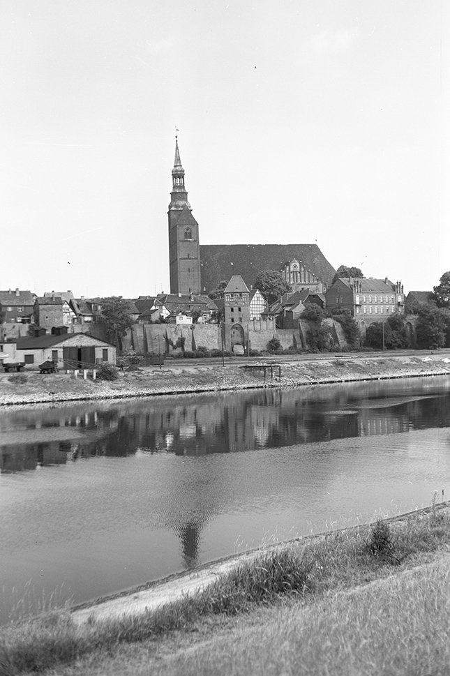 Tangermünde, Stadtansicht 3 mit St. Stephan Kirche und Elbe (Heimatverein "Alter Krug" Zossen e. V. CC BY-NC-SA)
