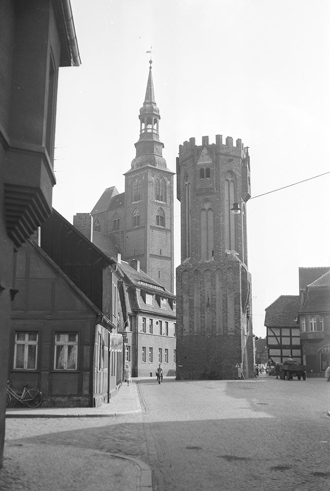 Tangermünde, Stadtansicht 8 mit St. Stephan Kirche und Eulenturm (Heimatverein "Alter Krug" Zossen e. V. CC BY-NC-SA)