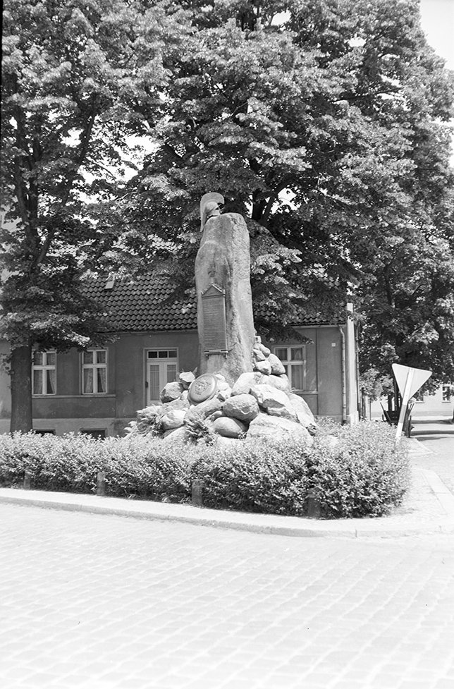 Teltow, Kriegerdenkmal Zickenplatz (Heimatverein "Alter Krug" Zossen e. V. CC BY-NC-SA)