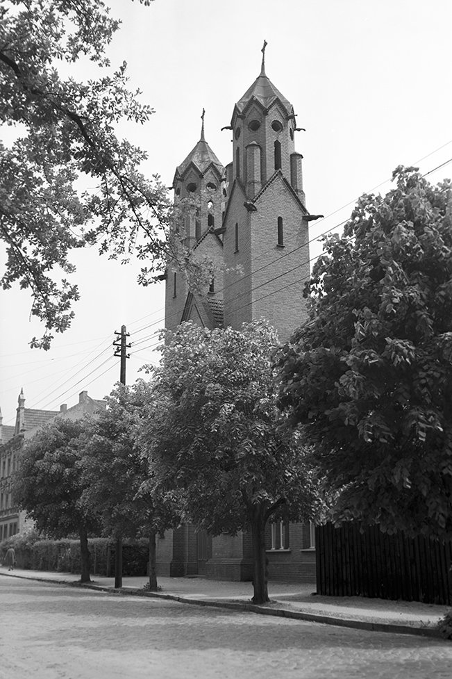 Trebbin, Kirche St. Joseph, Ansicht 3 (Heimatverein "Alter Krug" Zossen e. V. CC BY-NC-SA)