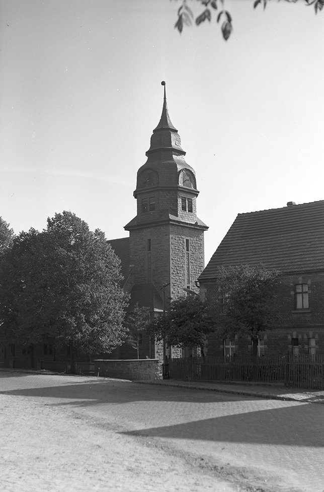 Trebnitz (Teuchern), evangelische Kirche, Ansicht 1 ist saniert worden (Heimatverein "Alter Krug" Zossen e. V. CC BY-NC-SA)