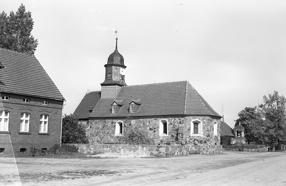 Tröbitz, Evangelische Kirche, Ansicht 1 (Heimatverein "Alter Krug" Zossen e. V. CC BY-NC-SA)