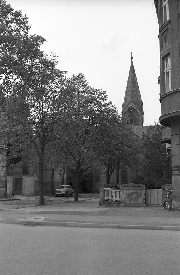 Weißwasser, Ortsansicht 1 mit katholischer Kirche (Heimatverein "Alter Krug" Zossen e. V. CC BY-NC-SA)