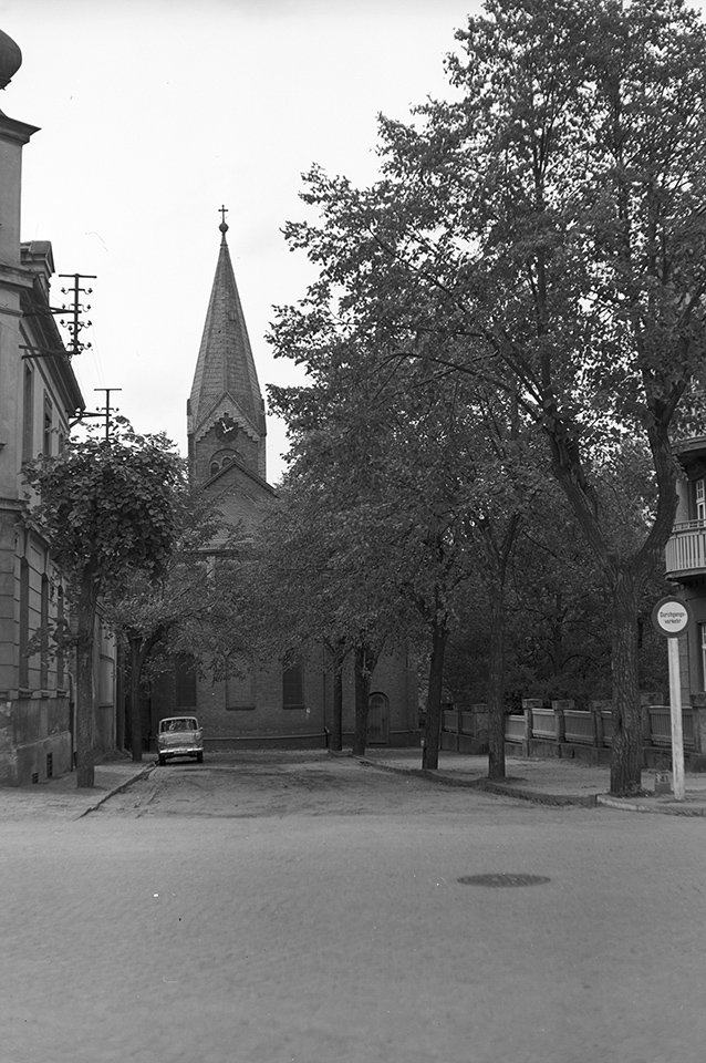 Weißwasser/O.L., Ortsansicht 1 mit katholischer Kirche (Heimatverein "Alter Krug" Zossen e. V. CC BY-NC-SA)