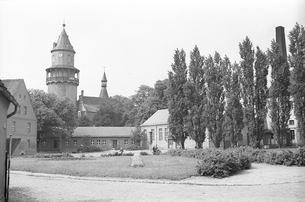 Wiesenburg/Mark, Ortsansicht 2 mit Schloss Wiesenburg und Bergfried (Heimatverein "Alter Krug" Zossen e. V. CC BY-NC-SA)