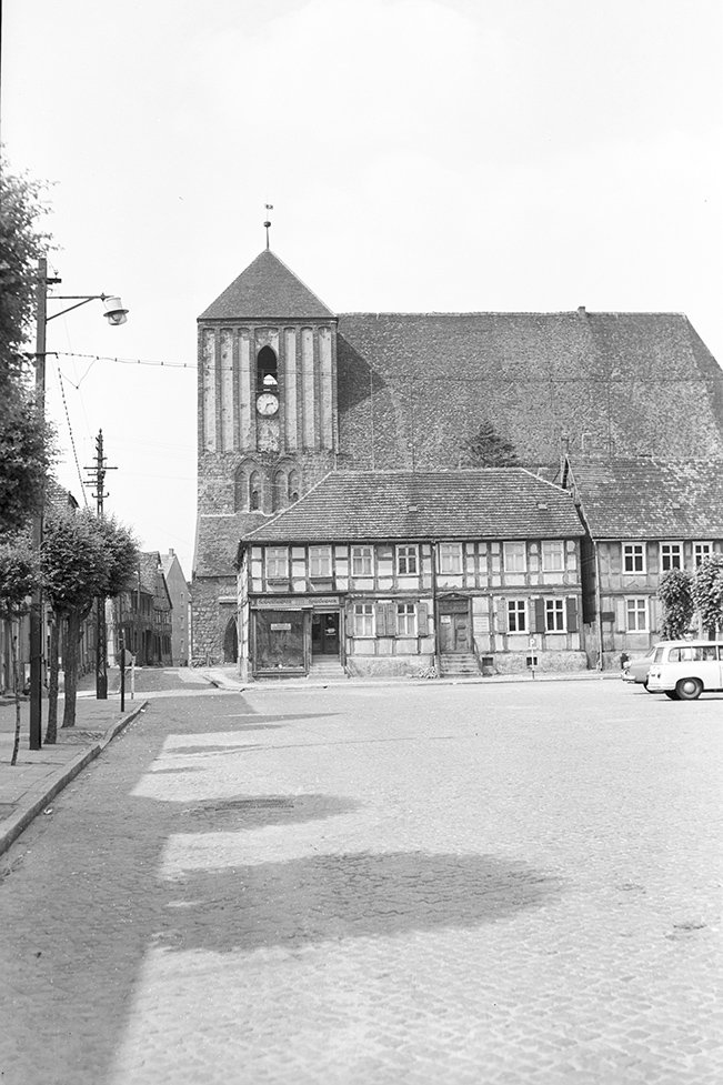 Wusterhausen/Dosse, Ortsansicht 4 mit Kirche St. Peter und Paul (Heimatverein "Alter Krug" Zossen e. V. CC BY-NC-SA)