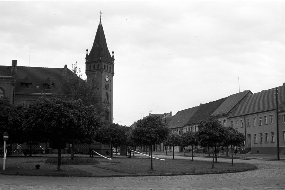 Zahna, Ortsansicht 6 mit Rathaus (Heimatverein "Alter Krug" Zossen e. V. CC BY-NC-SA)