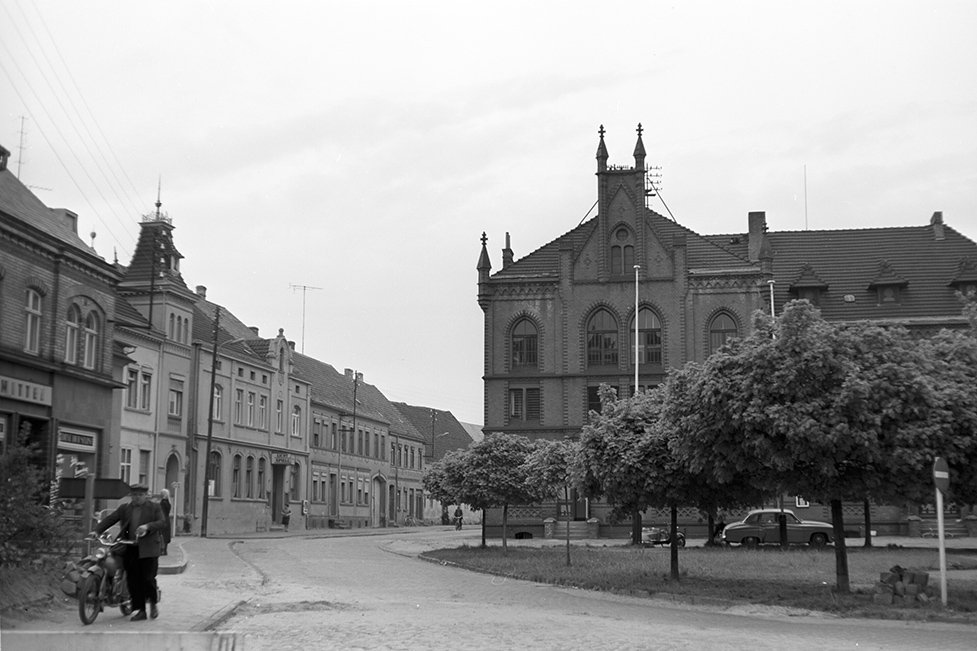 Zahna, Ortsansicht 7 mit Rathaus (Heimatverein "Alter Krug" Zossen e. V. CC BY-NC-SA)