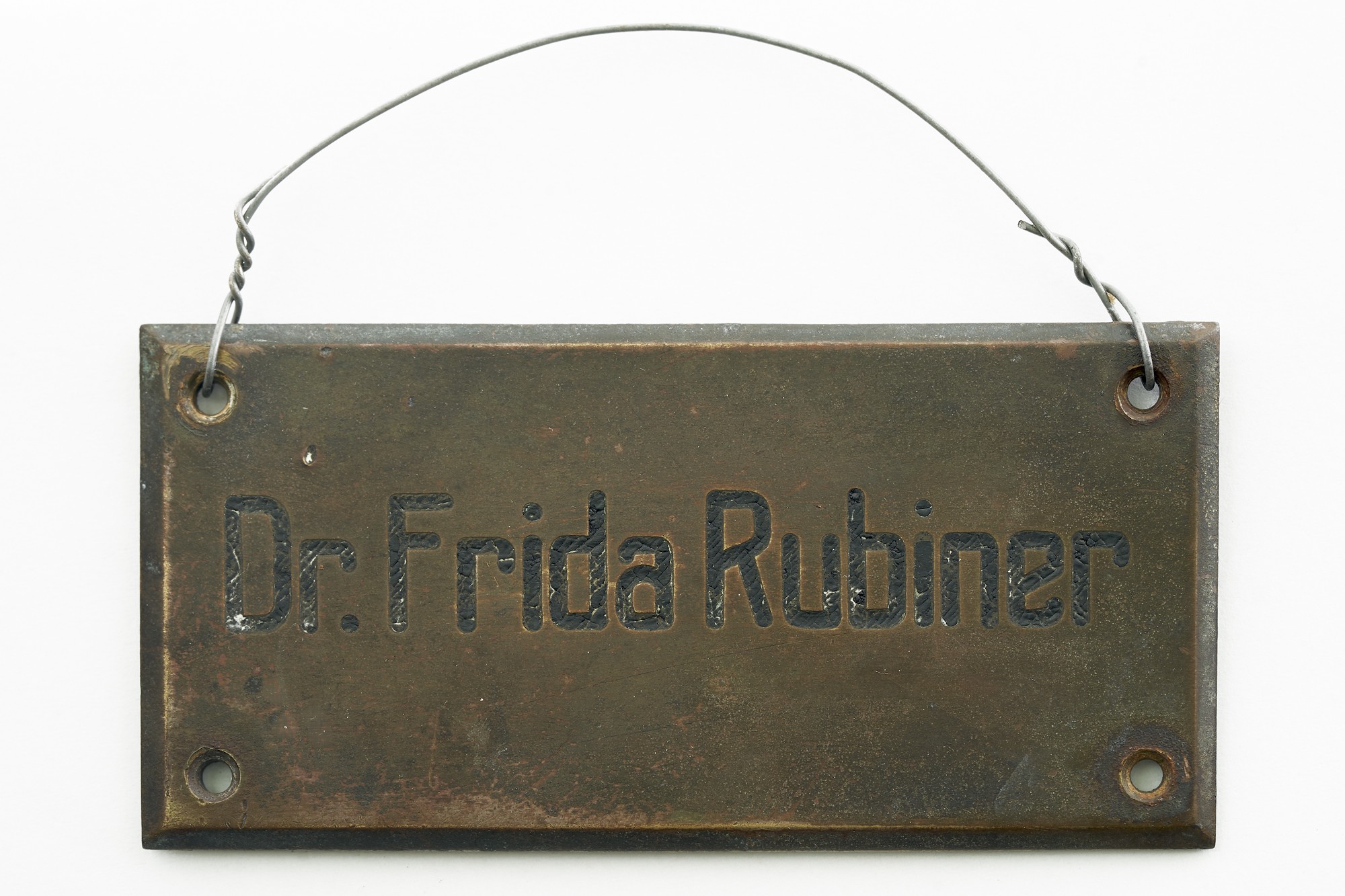 Türschild von Dr. Frida Rubiner (Museumsprojekt Kleinmachnow CC BY-NC-SA)