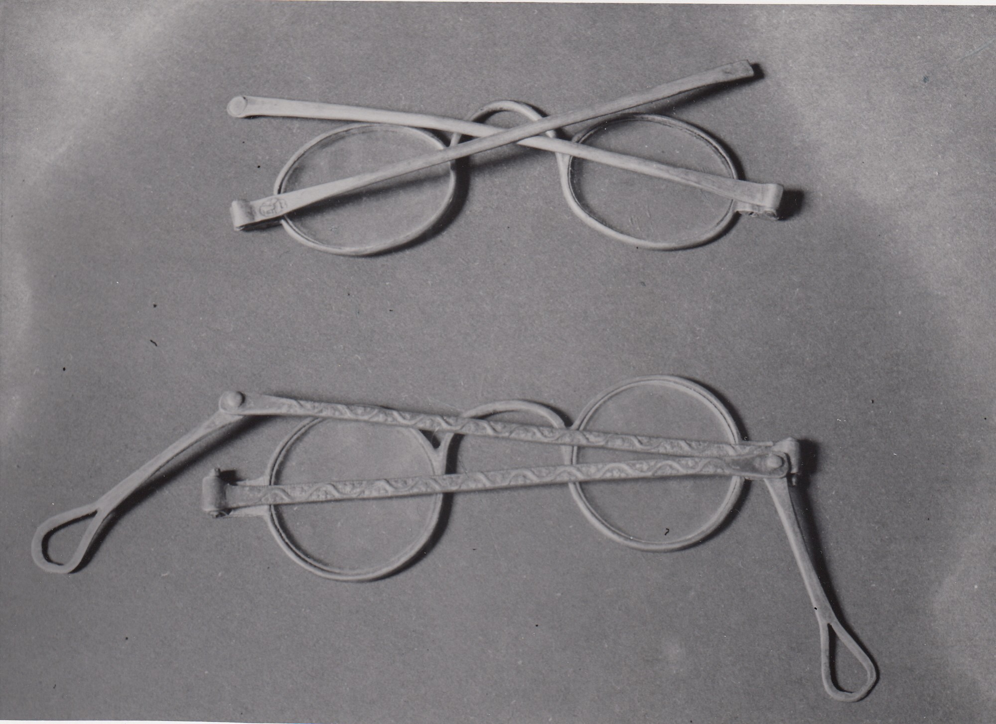 2480: Zwei Brillen aus Messing (Museumsverband des Landes Brandenburg e.V. CC BY-NC-SA)