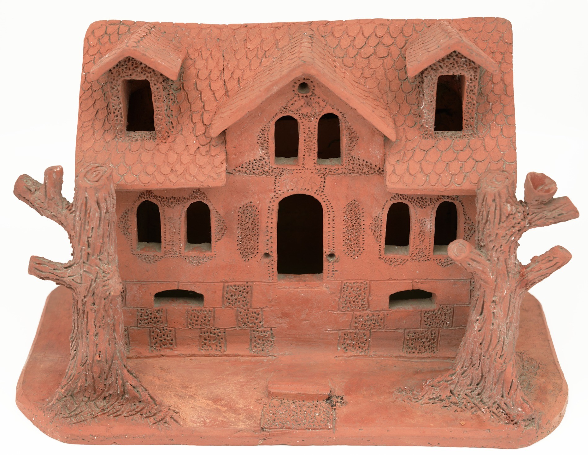 Miniatur-Ziegel-Haus mit Baumpaar (Ziegeleimuseum Glindow CC BY-NC-SA)