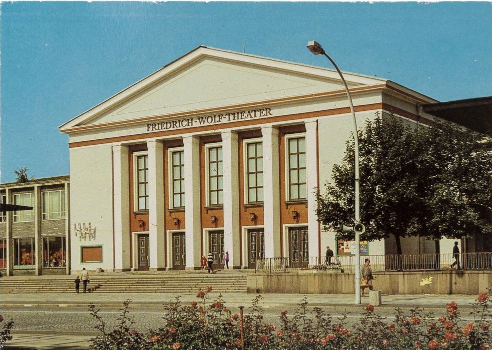 Postkarten der Magistrale in Eisenhüttenstadt (Museum Utopie und Alltag. Alltagskultur und Kunst aus der DDR CC BY-NC-SA)